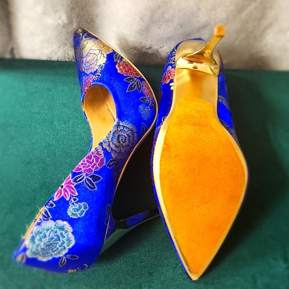 Women size 10 heels - Picture 2 of 2